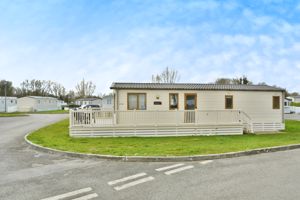 Great location between lakes- click for photo gallery